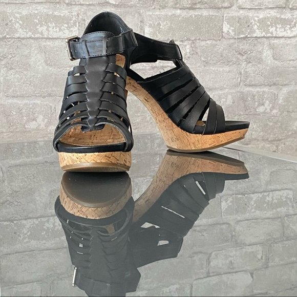 SOLD | NWOT Roberto Vianni Strappy Sandals - Picture 3 of 11